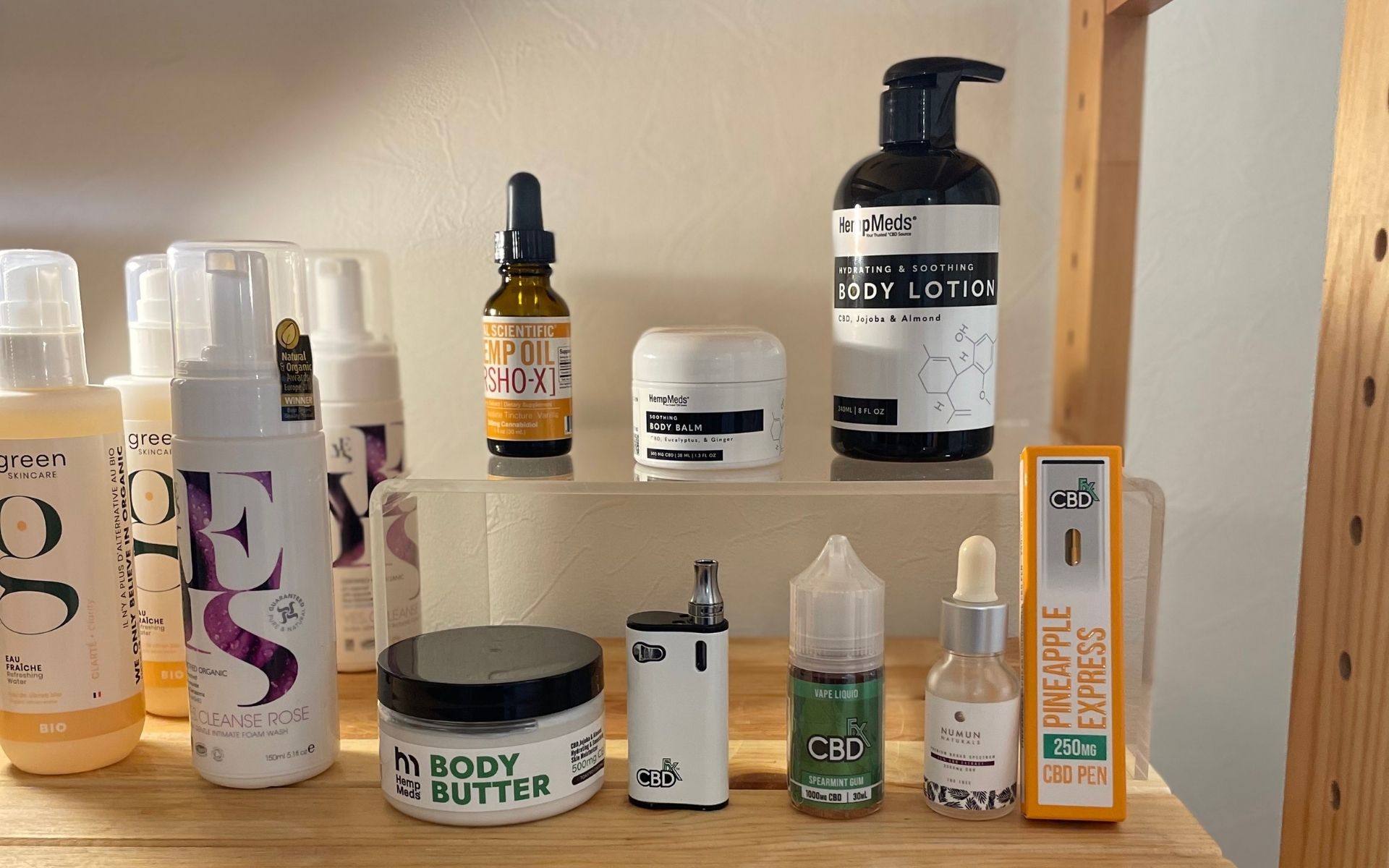 【ブラジリアンワックス×CBD】予約が取れない青山の超人気店”bellissime”にてHempMedsのCBDボディケア用品取り扱い開始