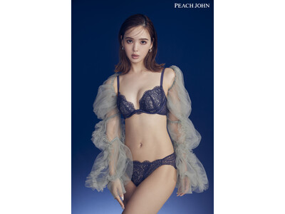 PEACH JOHN ミューズ藤田ニコルが着こなすネイビー。発売後５か月で15万枚突破※の軽くて盛れる人気ブラ「ま～るく盛れる着やせブラ」の新色が発売！