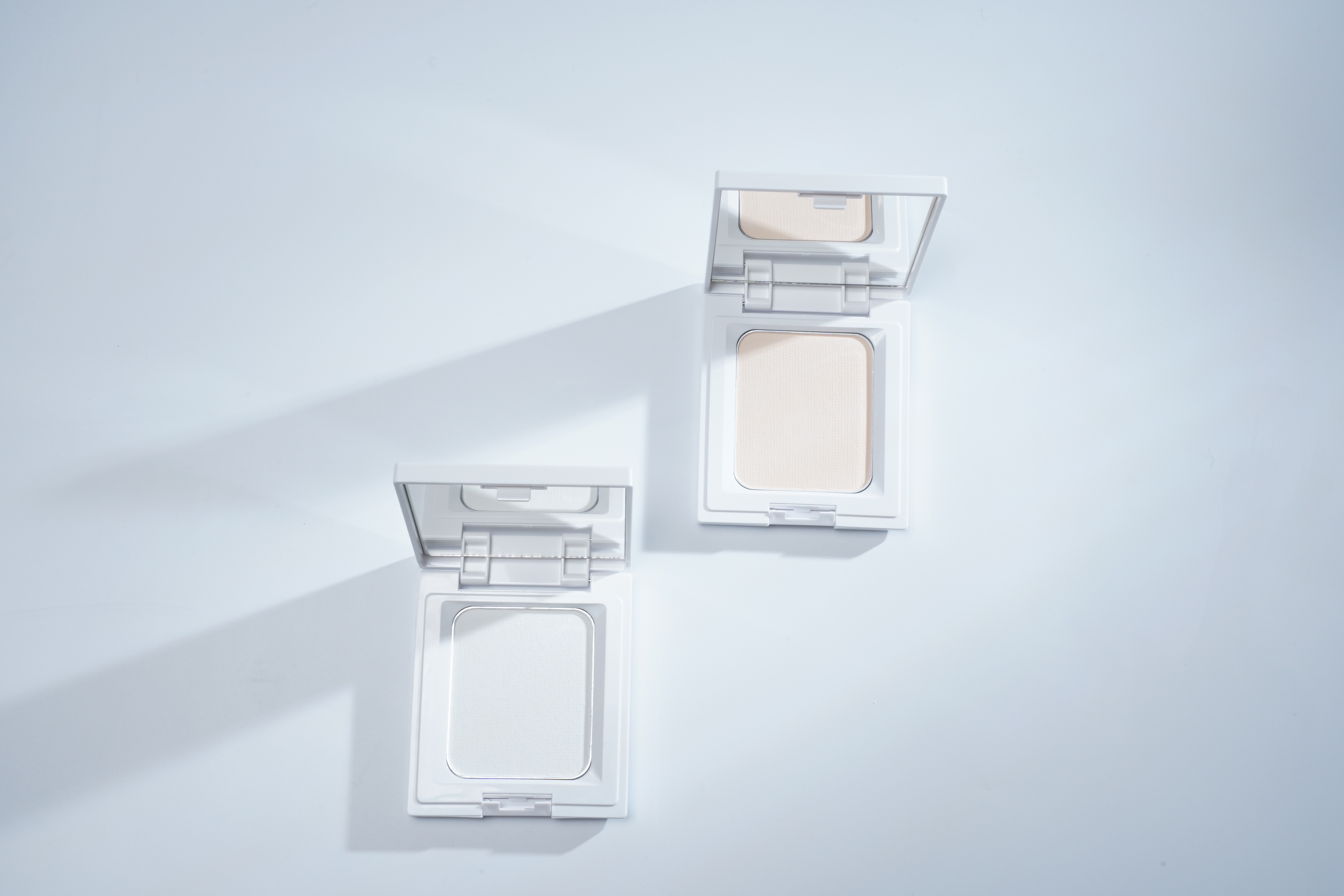 総フォロワー100万人、美容化学者「かずのすけ」開発セララボより｜春夏の毛穴目立ち・皮脂テカリ・メイク崩れに応えるフェイスパウダー、復刻リニューアル＆完全新作を同時発売