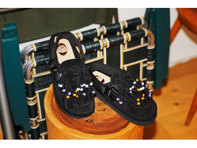 フットウェアブランド「SHAKA」から6つの表情を楽しむ、新感覚モックミュール。「anna sui nyc」との限定コラボレーションが登場。