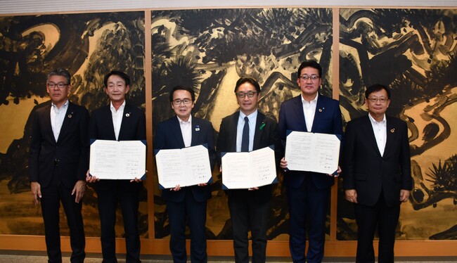 徳島県、香川県、大倉工業(株)と建築物木材利用促進協定を締結
