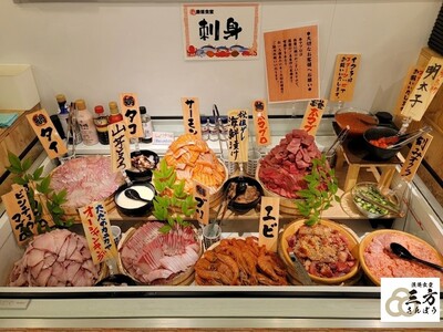 【神戸初上陸】刺身を、もっと日常のごちそうへ。刺身を存分に味わうランチから、海鮮料理と酒を楽しむ夜まで『漁港食堂 三方 三宮センタープラザ店』8月20日(木)オープン！