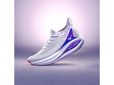 スーパートレーナーの2代目「MIZUNO NEO VISTA 2」発売