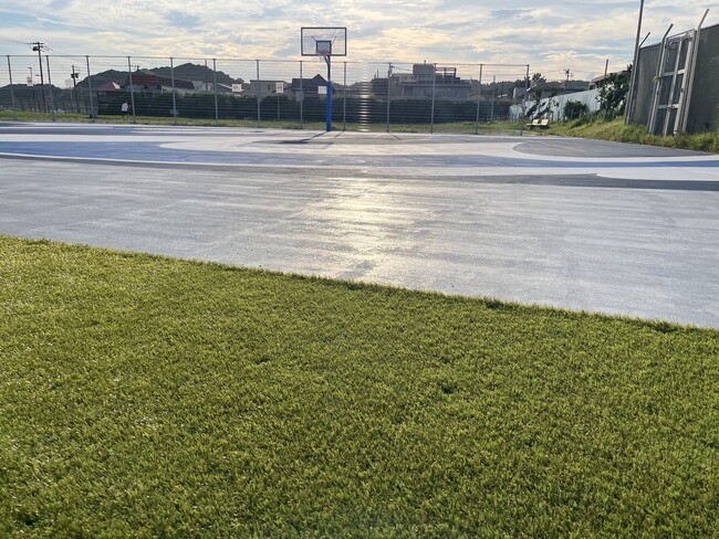 「KAMAKURA BASKETBALL PARK」が「Re Green Grass UMI」シリーズを採用