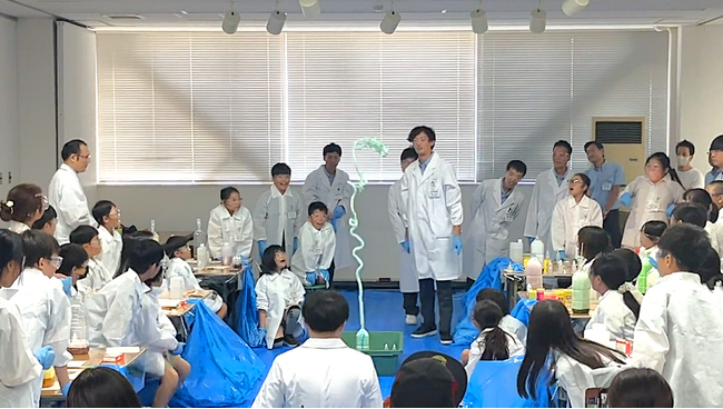 第2回！小学生向け実験教室「ユシロのふしぎ化学ラボ」寒川町民センターにて開催。