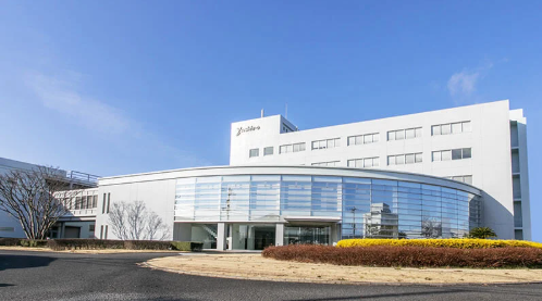 ユシロ、食品事業者向けに開発した光触媒添加剤でレジオネラ菌・芽胞菌の殺菌効果を実証、第三者機関で効果を確認