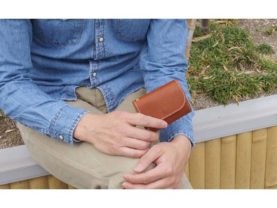 【不思議！お札が折れないミニ財布】の進化版が登場！京都で育った黒毛和牛から生まれた地産地消のオリジナルレザーのお財布です