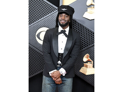 �V���u�[�W�[�iShaboozey�j�A2��1���i���j�̃O���~�[�܃v���~�A�E�Z�����j�[�ŐV��w�s�A�W�F �|�� 79 �c�[�g�[���x�𒅗p