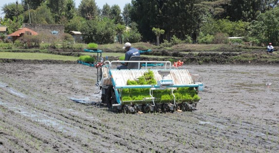 商船三井、アフリカへの農機輸出を行うKiliMOLによるケニアにおける田植えの機械化促進への取り組みがJICA「中小企業・SDGsビジネス支援事業」に採択