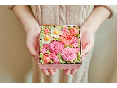 母の日に贈れる「食べられるお花のケーキ」。視覚と味覚が一度に満たされる、まるで生花のようなお花スイーツ。