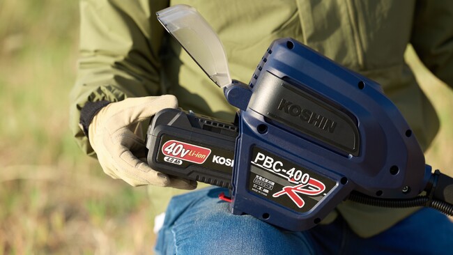 新開発バッテリー搭載、パワフルなリアモーター式充電式草刈機