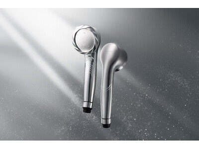 KINUJOからブランド初となるシャワーヘッド「KINUJO Silk Rich Shower」が誕生。精密な777個の極小ホールが生む”シルクリッチ水流”で、とろける肌あたりを実現。