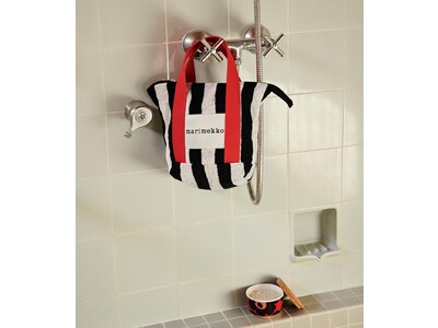 マリメッコのサステナブルな雑貨シリーズ「マリメイド」に早くも第二弾が登場。「冬のスパ」がテーマの新作コレクション。