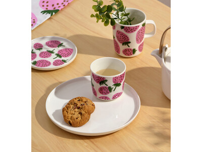 [マリメッコ]大人気のポップなイチゴたちがプリントされたマグカップなどのホームアイテムが登場