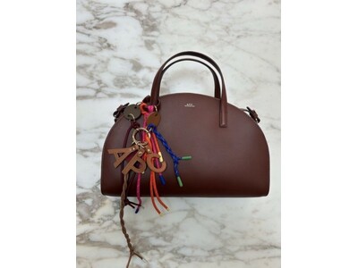 <A.P.C.> 毎年大好評のA.P.C. ワークショップ 今年はバッグチャーム作り あなただけのユニー...