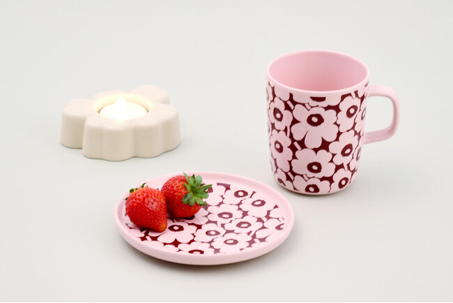 [マリメッコ]ピンクとバーガンディーで彩られたUnikkoのホームコレクションが日本限定で登場。