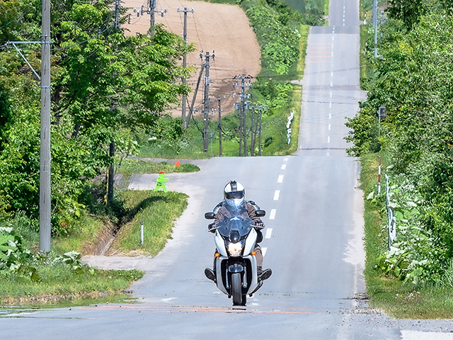 元二輪GPワークスライダー／モータージャーナリスト・宮城光さんと走る「北海道絶景ツーリング」３日間ツアーを催行いたします。