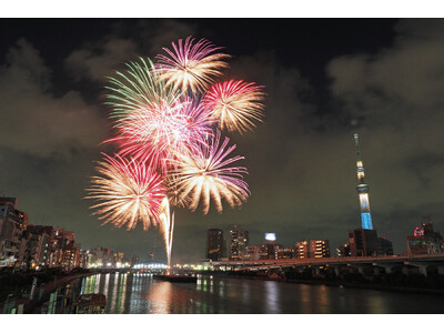 夏の東京の風物詩「隅田川花火大会」を冷房の効いた屋形船からゆったり鑑賞する観覧クルーズを販売いたします