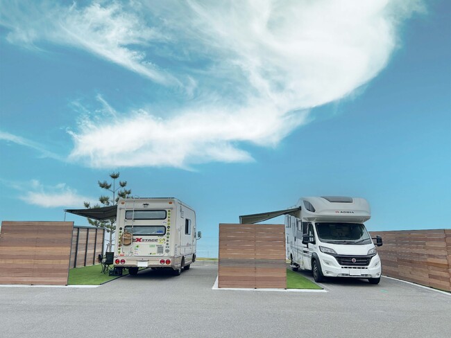 【RVパークで車中泊】見渡す限りオーシャンビューの絶景が広がる「RVパーク アクアイグニス淡路島」などRVパーク7施設が新規認定！