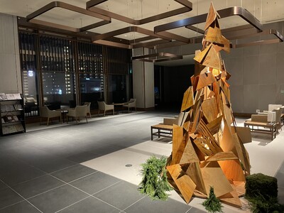 【ホテルヴィスキオ富山】行き場のない富山の端材を再利用　クリスマスツリーの展示について