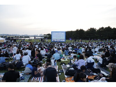 お昼から楽しめる無料の野外映画上映イベント！お笑いライブ、音楽ライブ、トークショーやフードトラックも多数出店！