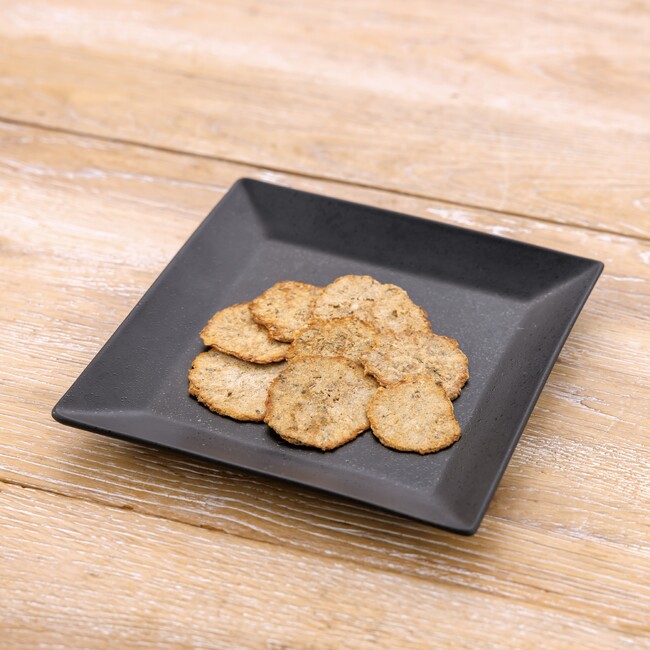 岡山県産「クロダイ」を使用したパリパリおせんべい「ドットわんの逸品 せとうち黒鯛すり身せんべい」を2025年5月1日に新発売！