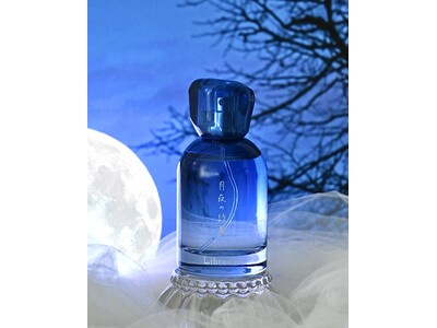 リニューアルした出版社生まれのコスメブランド「Libroaria」(リブロアリア)から、新作の香水第1弾が登場。街が寝静まった時刻、満月の夜をイメージした幻想的な香り。
