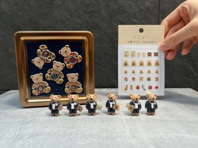 大阪限定「くまボタン付き　くま缶」や「ミニチュアのお菓子缶シール」のノベルティプレゼント