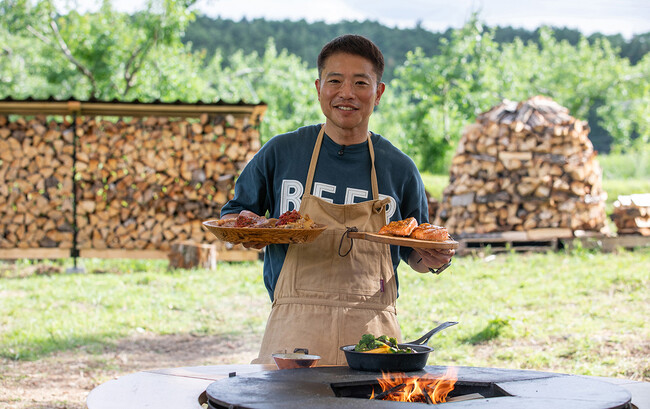 料理家・栗原心平氏がファイヤーサイド株式会社の【薪火料理アンバサダー】に就任。ファイヤーボウルで楽しむ「ごちそう薪火レシピ」を公開