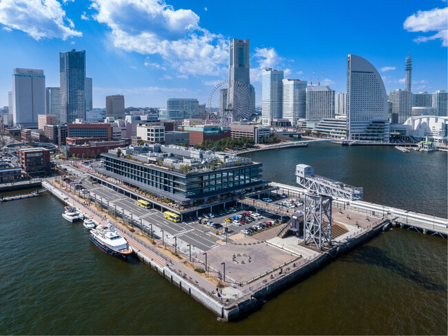 2026年春 ニューオープン。横浜ハンマーヘッドに新たな食の拠点が誕生。1階に「I'm donut？」をはじめとした3ブランドが同時出店、2階には日本初上陸・タイ発のパッタイ専門店がニューオープン！