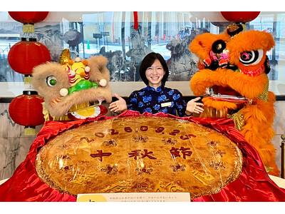 直径約1mの月餅から、中秋節の物語へ。ローズホテル横浜で33回目の「中秋大月餅」展示