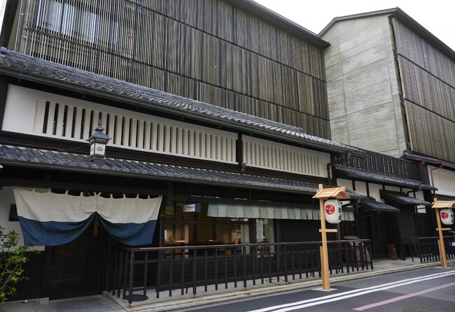 祇園祭で華やぐ7月、「THE HIRAMATSU 京都」がご宿泊以外のお客様もご利用可能なランチ・カフェサービスをご提供。美しい京町家で、鱧や京野菜をつかった料理と特製かき氷をおたのしみいただけます