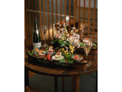 いちごのアフタヌーンティーを京町家の客室で