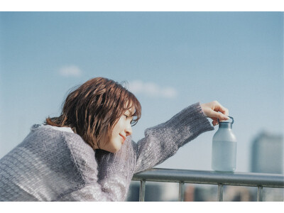 身につけて持ち歩く、新しい水分補給。軽量ウォーターボトル「SOFT BOTTLE sui」新発売