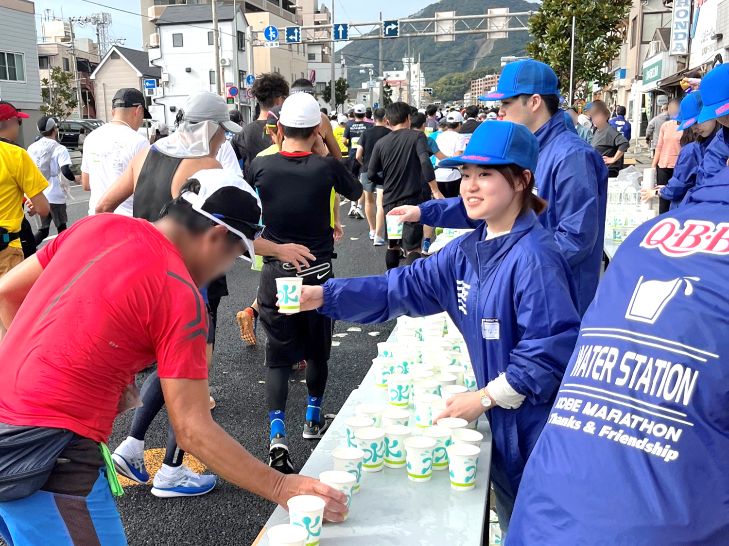 ～ ベビーチーズで地元ランナーをサポート！ ～　QBBは「 神戸マラソン 」に13回目の協賛！