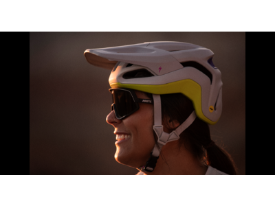 スペシャライズドが、大胆な走りを意のままにする最新スタイルのマウンテンバイクヘルメットAmbush２を発売