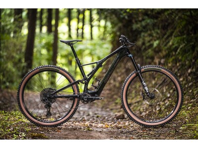 Turbo Levo SL に、トレイルを守る活動を支持する Soil Serching モデルが新登場。