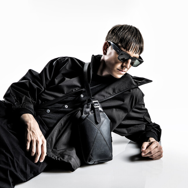 HERGOPOCH × TOYOTA UPCYCLE、トヨタ車のシート端材をアップサイクルしたドライビングバッグが発売