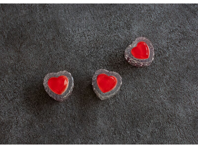 バレンタイン限定、光が煌めくハート型の透明バターサンド「秘心」東京・目黒工場で1日だけの限定販売