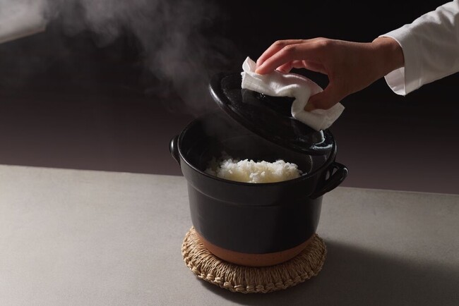 無印良品　お米を粒立ちよく手軽に炊ける「レンジで温め直せる 萬古焼 ごはん鍋」新発売