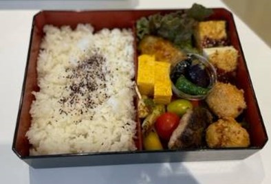 【鯉に恋する郡山プロジェクト】NTT東日本社員食堂＆郡山市内キッチンカーにて数量限定提供「鯉に恋するお弁当」完成！！