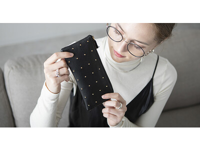 【2023A/W新作】トレンドの本革財布は、手馴染みの良さがカギ！軽量でちょうどいいサイズ感の長財布が新登場。