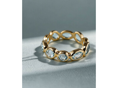 Ops.の人気リング「Antheia -アンティア-」シリーズに新カラー登場。スカイブルートパーズが全周に輝く「ANTHEIA-AQUA -アンティア・アクア-」を発売