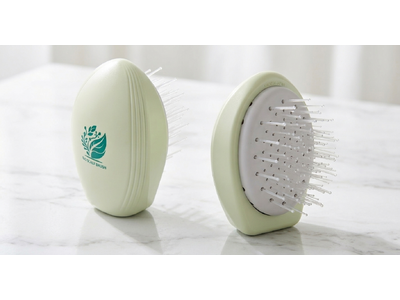 創業約80年の老舗ブラシメーカーが挑むサステナブルな未来。　木とトウゴマから生まれた「バイオスカルプブラシ」新登場