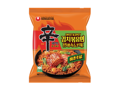 炒めキムチの甘味・酸味ともちもち麺が絡み合う、世界的流行「SWICY（スワイシー）」な一品。「辛ラーメン焼きそば 炒めキムチ 袋麺」が3月18日（水）より新発売！