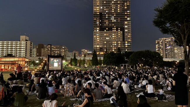 映画と音楽で楽しむ豊洲の夏夜。豊洲ぐるりパークで野外上映会とジャズライブを開催