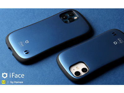 iPhone 12シリーズのネイビーブルーと相性抜群。上品な輝きを放つ「iFace」メタリックケースにコーラルブルーが新登場！
