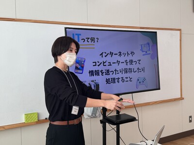 �O�c���x���w�Z�ɂ�VR�EAR�����p�����o�����Ƃ����{���܂���