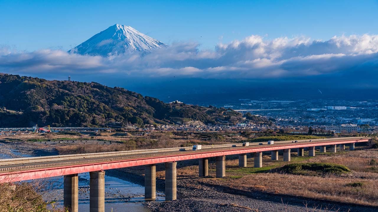 東名高速道路全通記念日（5月26日）｜意味や由来・広報PRに活用するポイントと事例を紹介