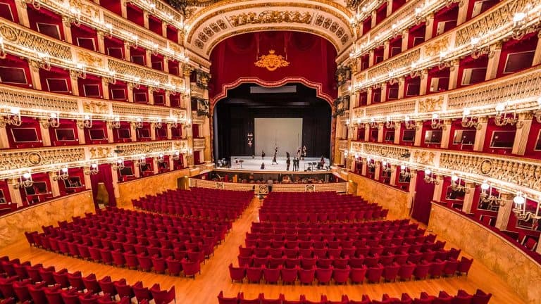 オペラ記念日（11月24日）｜意味や由来・広報PRに活用するポイントと事例を紹介